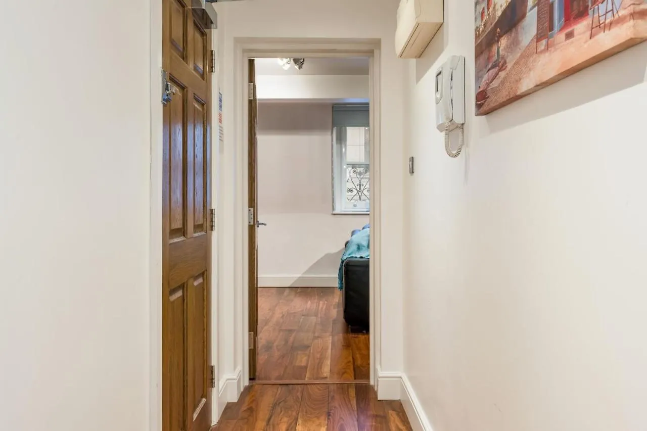 Apartment 4, 48 Bishopsgate By City Living London Holiday home